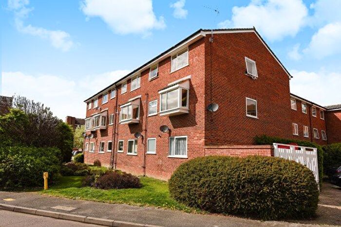 2 Bedroom Flat To Rent In Swans Hope, Loughton, IG10