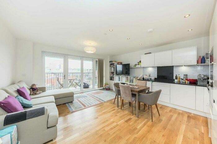 2 Bedroom Flat To Rent In Greenwich High Road, London, SE10
