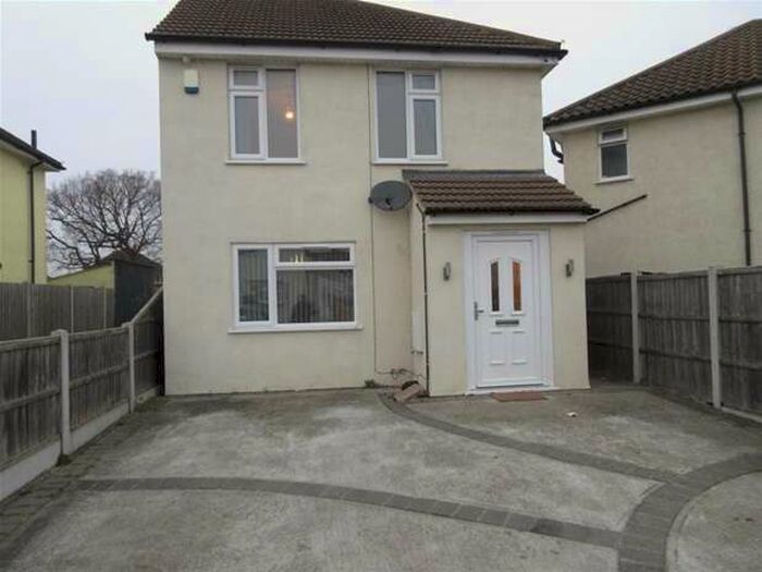 2 Bedroom Property To Rent In Harridge Close, Leigh On Sea, SS9