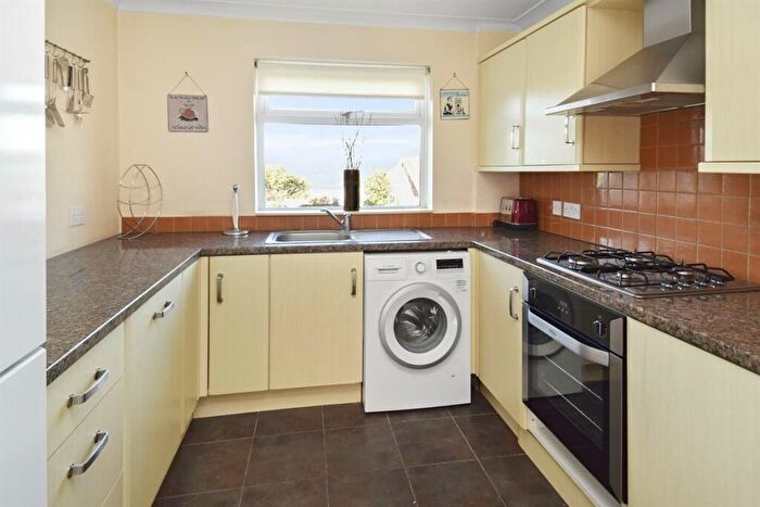 2 Bedroom Detached Bungalow For Sale In Shearwater Avenue, Whitstable, CT5