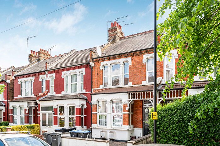 2 Bedroom Flat To Rent In Hardwicke Road, London, N13