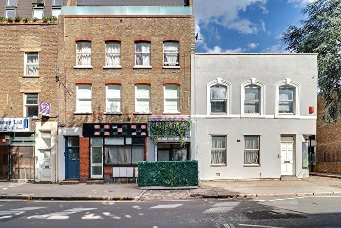 2 Bedroom Flat For Sale In Hornsey Road, Islington, London, N19
