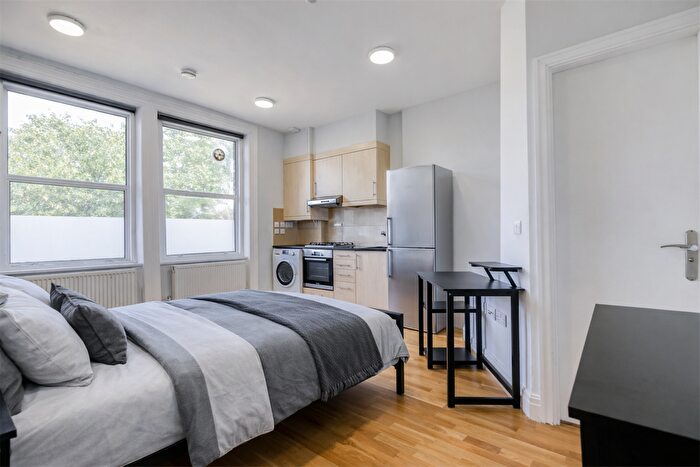 Studio To Rent In Uxbridge Road, W3