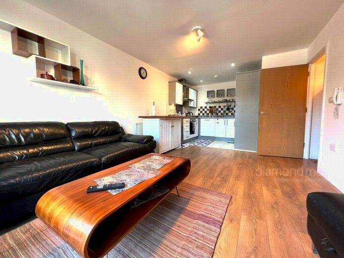 2 Bedroom Flat To Rent In Academy Place, Isleworth, TW7