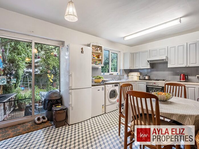 3 Bedroom Semi-Detached House For Sale In The Loning, Enfield, EN3