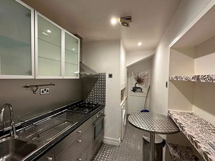 2 Bedroom Flat To Rent In Haverstock Hill, London, NW3