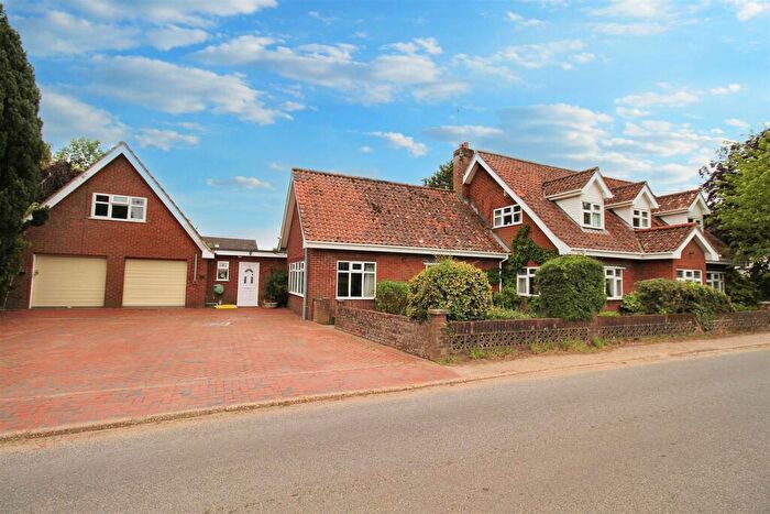 6 Bedroom Detached House For Sale In Brick Kiln Road, Hevingham, Norwich, NR10
