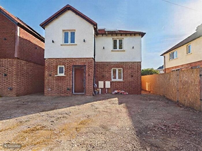 4 Bedroom Detached House For Sale In Netherne Lane, Coulsdon, CR5