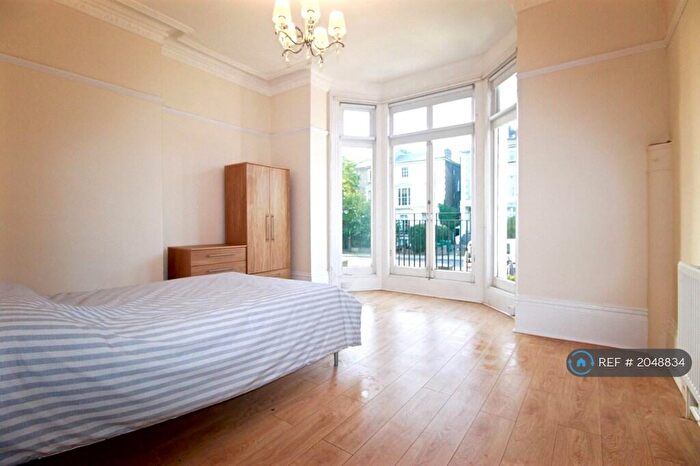 3 Bedroom Flat To Rent In Camden Road, London, NW1