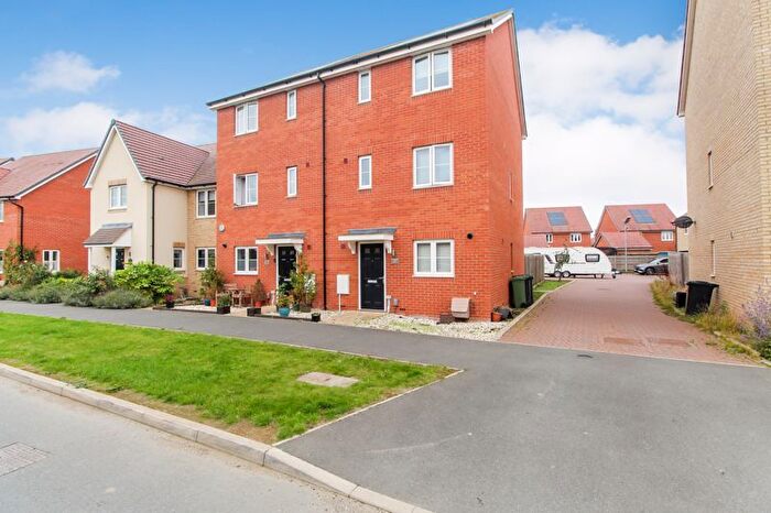 4 Bedroom Semi-detached House For Sale In Meadow Road, Wixams, MK45