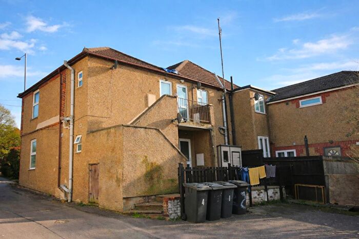 1 Bedroom Flat To Rent In West Wycombe Road, High Wycombe, HP12
