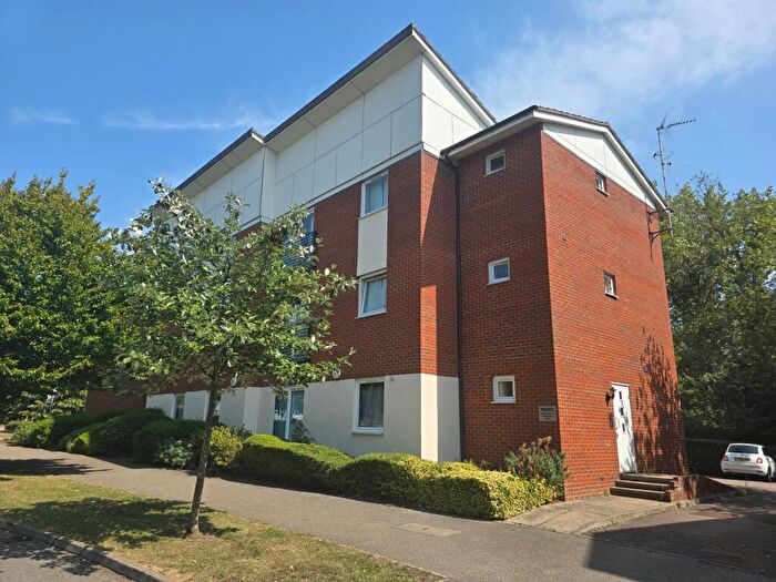 2 Bedroom Flat For Sale In Eddington Crescent, Welwyn Garden City, AL7