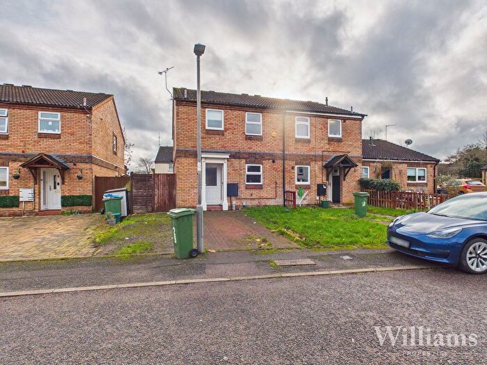 3 Bedroom End Terrace House To Rent In Haines Close, Aylesbury, HP19