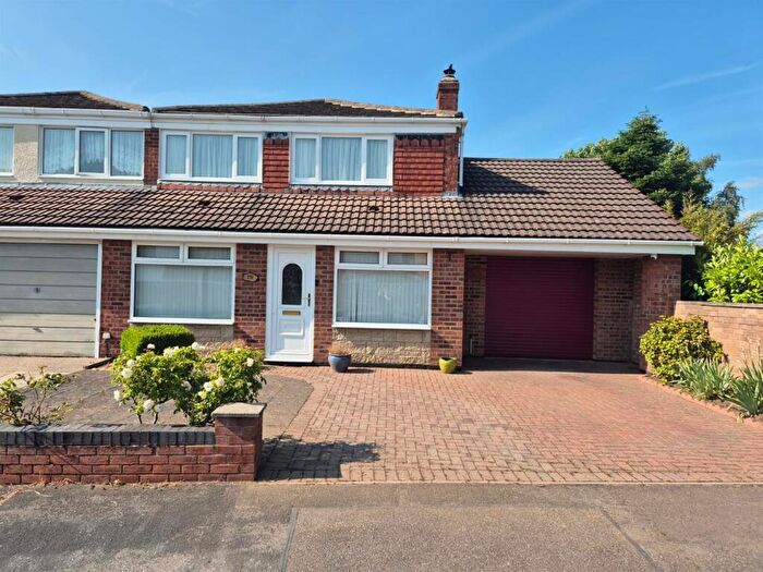 3 Bedroom Semi-Detached House For Sale In West Vale, Neston, CH64