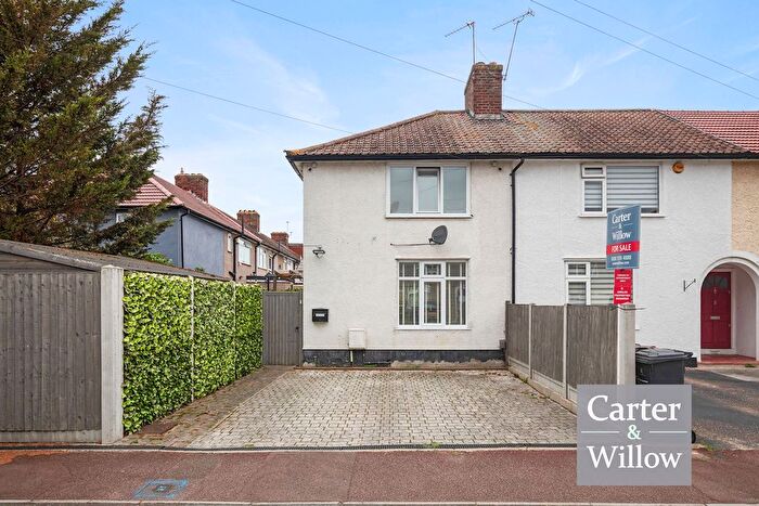 2 Bedroom End Of Terrace House For Sale In Shortcroft Road, Dagenham, RM9