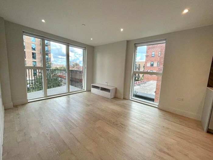 2 Bedroom Flat To Rent In Darjeeling House, Horlicks Quater, Memorial Avenue, Slough, Berkshire, , [Ref:bp], SL1