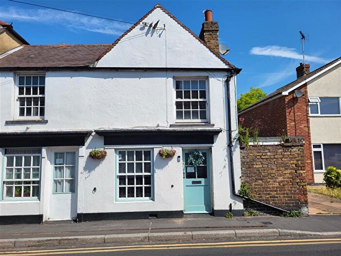 1 Bedroom Flat For Sale In High Street (First Floor Flat), Great Wakering, Southend-On-Sea, SS3