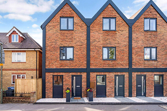 4 Bedroom End Of Terrace House For Sale In Owen Road, Godalming, GU7
