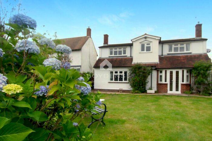 3 Bedroom Detached Bungalow To Rent In De Vere Road, Lexden, Colchester, CO3