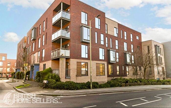 3 Bedroom Flat For Sale In Mornington Close, London, NW9