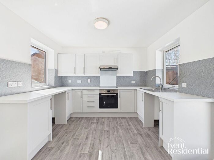 2 Bedroom Detached Bungalow To Rent In Gillingham Road, Gillingham, ME7