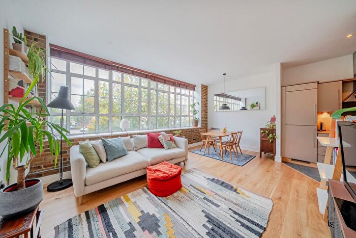 2 Bedroom Flat For Sale In Peckham Grove, London, SE15