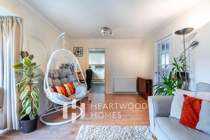 2 Bedroom Apartment For Sale In Taylor Close, St. Albans, AL4