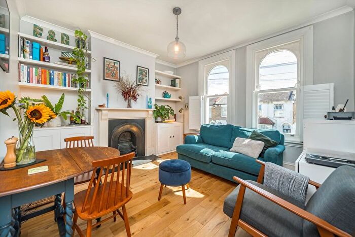 2 Bedroom Flat For Sale In Henslowe Road, East Dulwich, SE22
