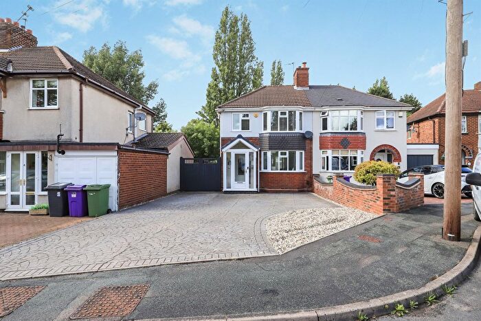 3 Bedroom Semi-Detached House For Sale In Maurice Grove, Fordhouses, Wolverhampton, WV10