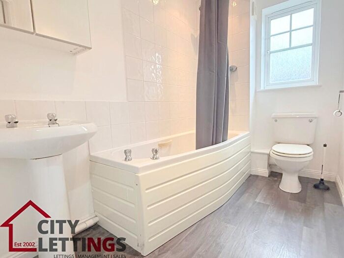 2 Bedroom Apartment To Rent In Tudor Court, Arboretum, NG7