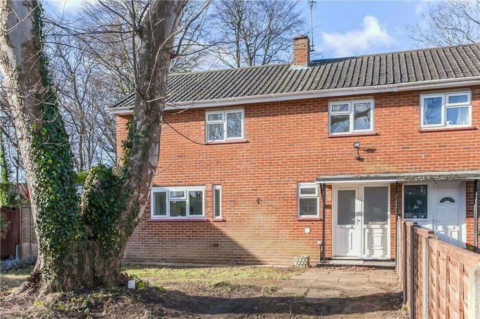 3 Bedroom Semi-Detached House To Rent In Chaucer Way, Addlestone, Surrey, KT15