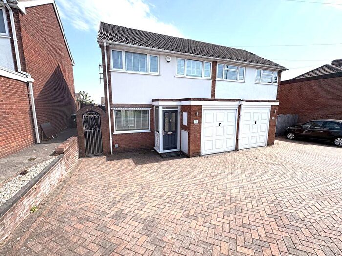 3 Bedroom Semi-Detached House To Rent In Elmtree Road, Streetly, Sutton Coldfield, B74