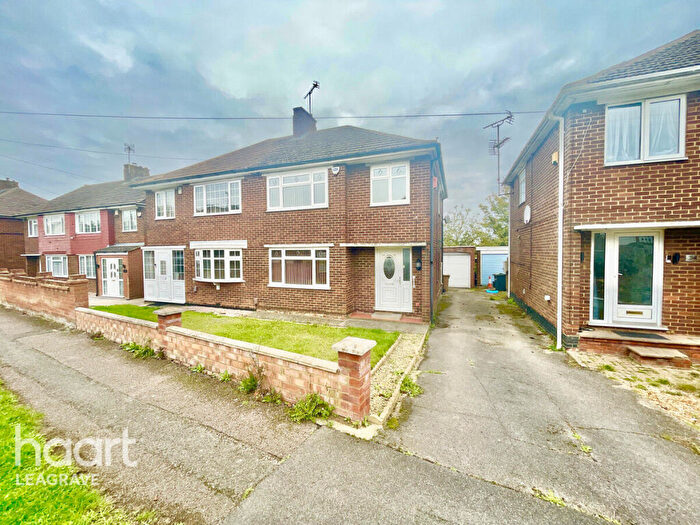 3 Bedroom Semi-Detached House For Sale In Rossfold Road, Luton, LU3