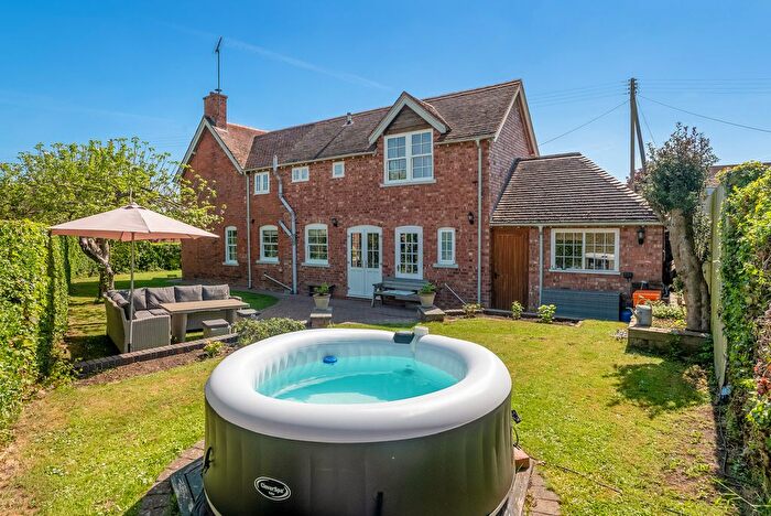 4 Bedroom Detached House For Sale In Broadway Lane Fladbury, Pershore, Worcestershire, WR10
