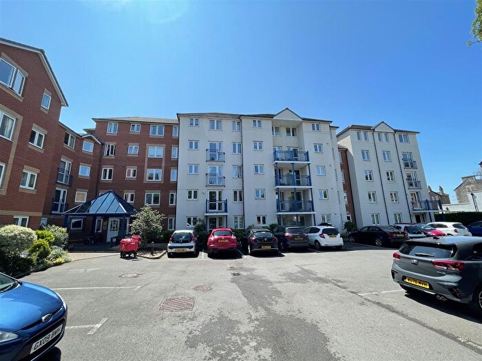 2 Bedroom Flat For Sale In Beach Road, Weston-Super-Mare, BS23