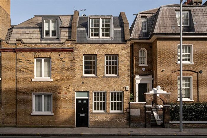 3 Bedroom Semi-Detached House To Rent In Drayton Gardens, SW10
