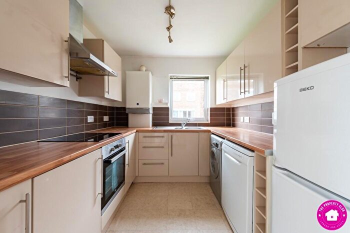 2 Bedroom Apartment To Rent In Cleveland Road, London, E18