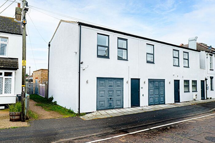 2 Bedroom Flat For Sale In Leicester Avenue, Rochford, SS4