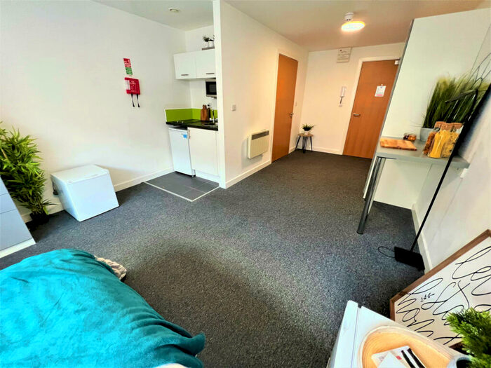 1 Bedroom Private Hall To Rent In Tudor Road, Leicester, LE3