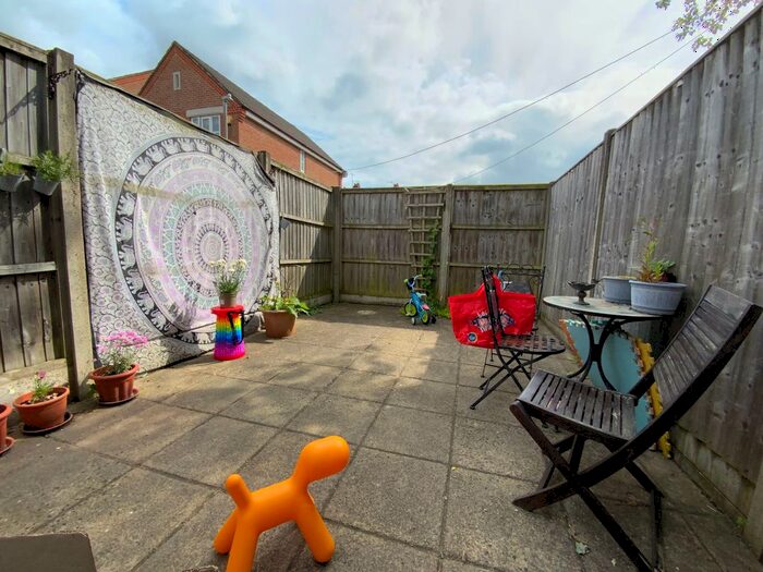 1 Bedroom Flat To Rent In Cameron Road, Chesham, HP5