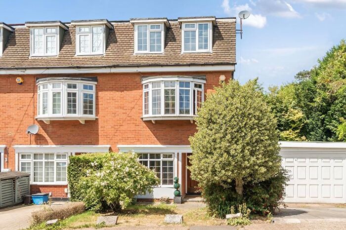 4 Bedroom Town House To Rent In Austell Gardens, Mill Hill, NW7