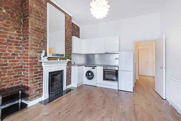 2 Bedroom Flat To Rent In Oxford Road, London, W5