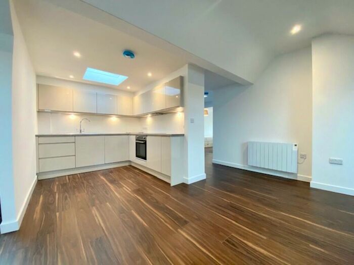 2 Bedroom Apartment To Rent In Apartment, Lancing Road, S2