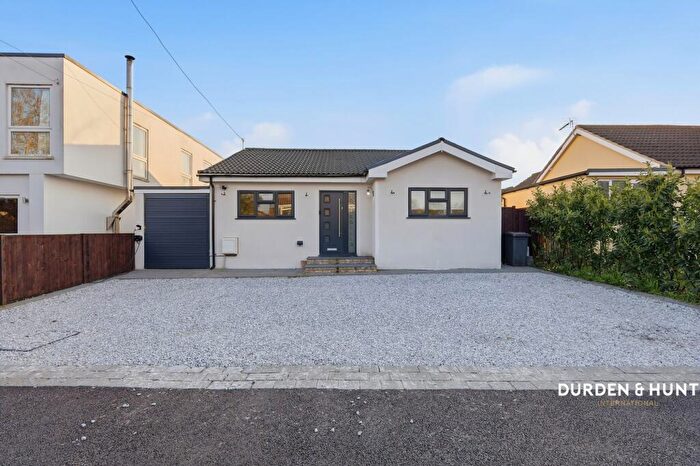 4 Bedroom Detached House For Sale In Second Avenue, Hook End, CM15