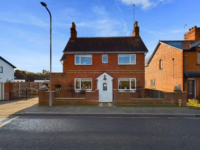 3 Bedroom Detached House For Sale In Allens Hill, Pinvin, Pershore, Worcestershire, WR10