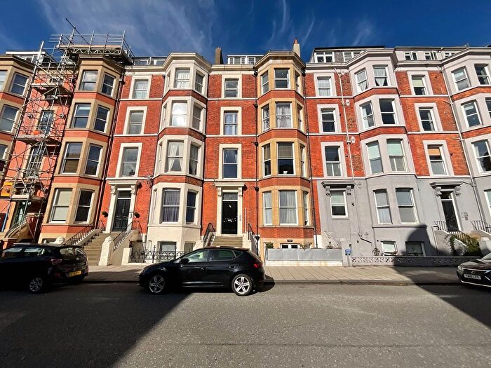 2 Bedroom Flat For Sale In Prince Of Wales Terrace, Scarborough, YO11