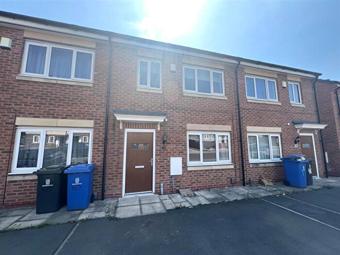 2 Bedroom Town House To Rent In Commercial Road, Hanley, Stoke-On-Trent, ST1