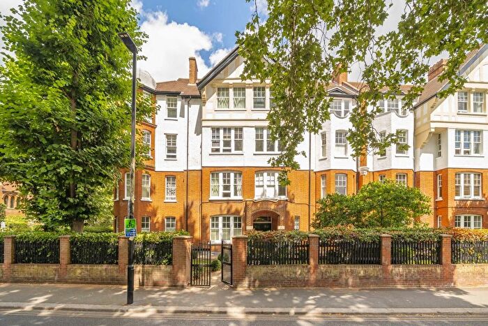 2 Bedroom Flat To Rent In South Parade, Chiswick, W4