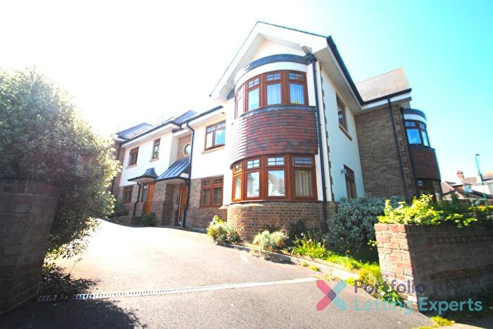 2 Bedroom Flat To Rent In Heating Included! Beautiful Bed Flat On Guildhill Road, With Off-Road Parking And Heating Included!, BH6