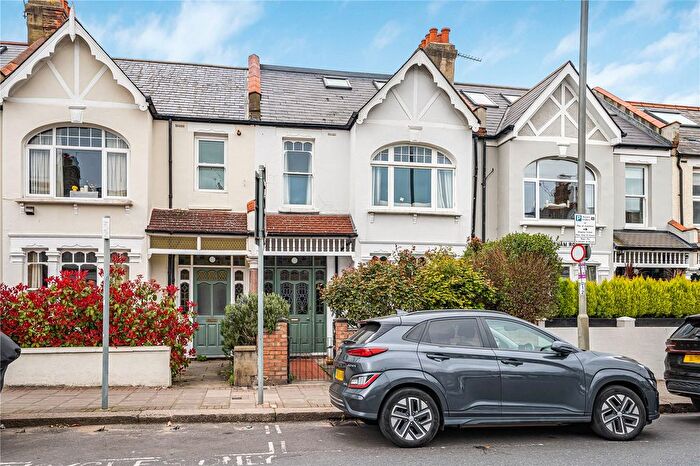 2 Bedroom Maisonette For Sale In Replingham Road, London, SW18